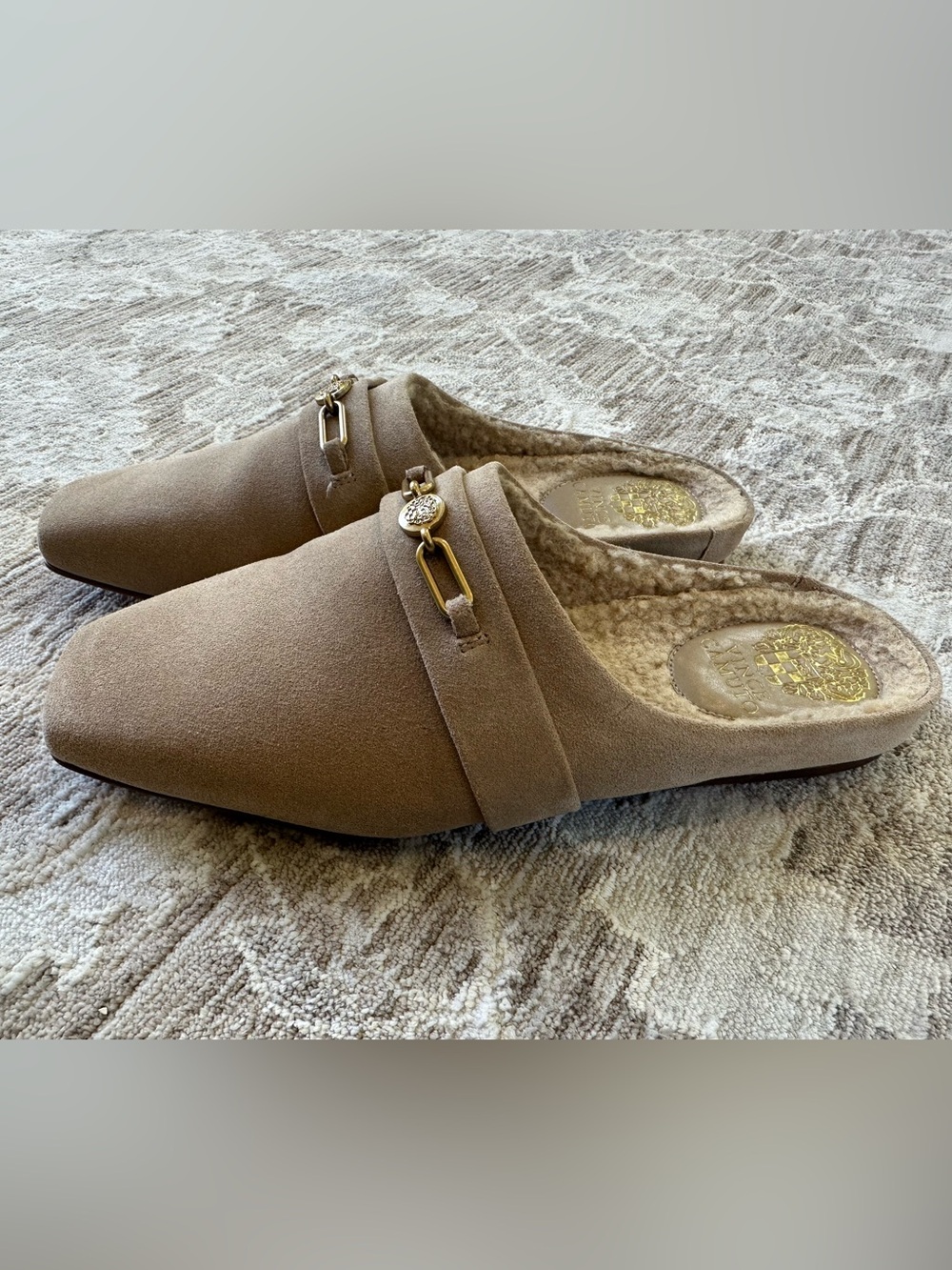 Vince Camuto NWOT Taupe Suede Shearling Gold Slip On Loafers (Mens 8/Womens 9.5) - Picture 3 of 11